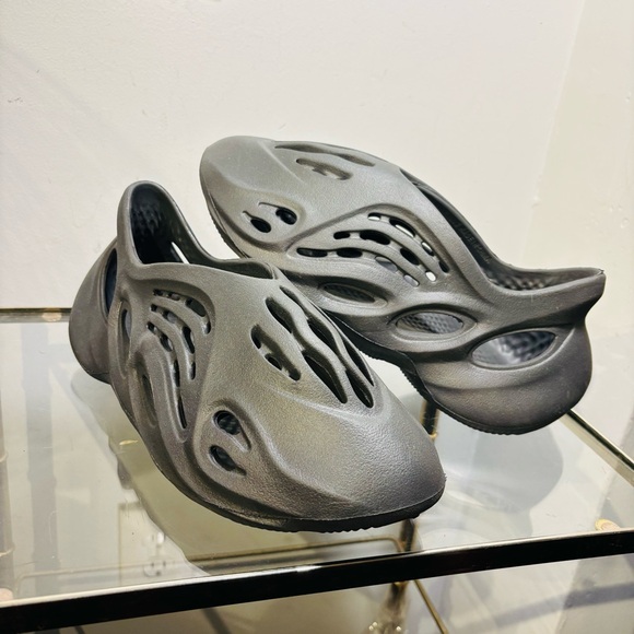 Adidas Yeezy YZY Foam RNR Runner Men's Size 10 Carbon (No Box) - Picture 1 of 9